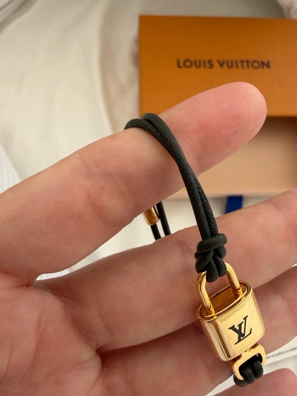 Louis Vuitton Forest green Leather Double Cord Bracelet with Gold Padlock - Picture 4 of 9